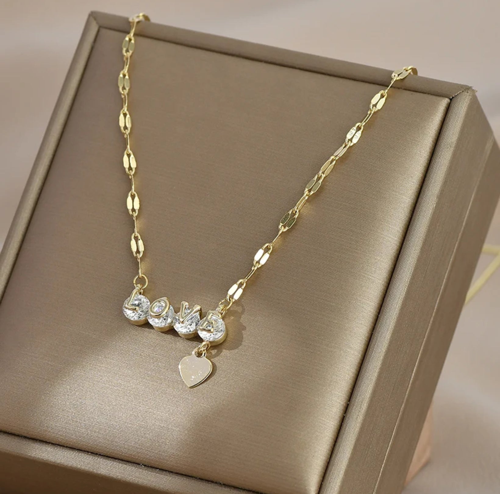 Close-up of the zircon heart pendant on the Zircon Love Heart Necklace, showcasing its elegant design.