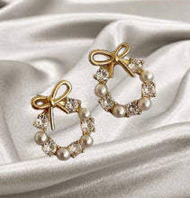 Load image into Gallery viewer, Bow Wreath Earrings