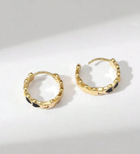 Load image into Gallery viewer, Black Heart Hoop Earrings