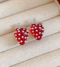 Load image into Gallery viewer, Strawberry Pearl Earrings