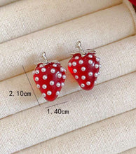 Load image into Gallery viewer, Strawberry Pearl Earrings