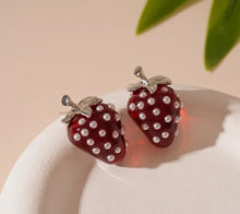 Load image into Gallery viewer, Strawberry Pearl Earrings