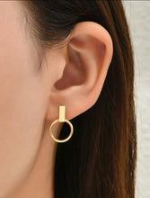 Load image into Gallery viewer, Gold Circle Earrings