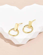 Load image into Gallery viewer, Gold Circle Earrings