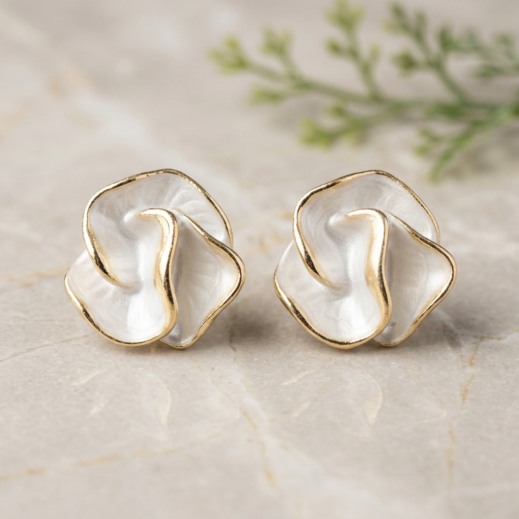 Golden Edge Pearl Flower Earrings