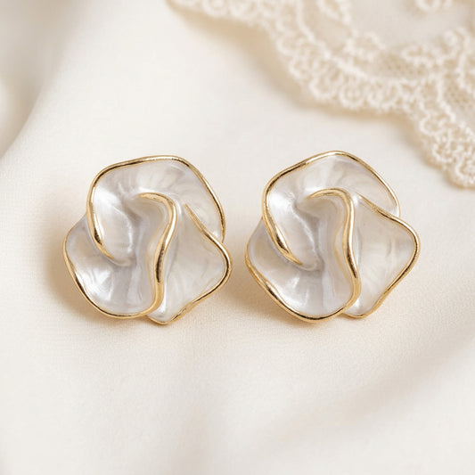 Golden Edge Pearl Flower Earrings