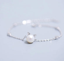 Load image into Gallery viewer, Pearl Cat Bracelet